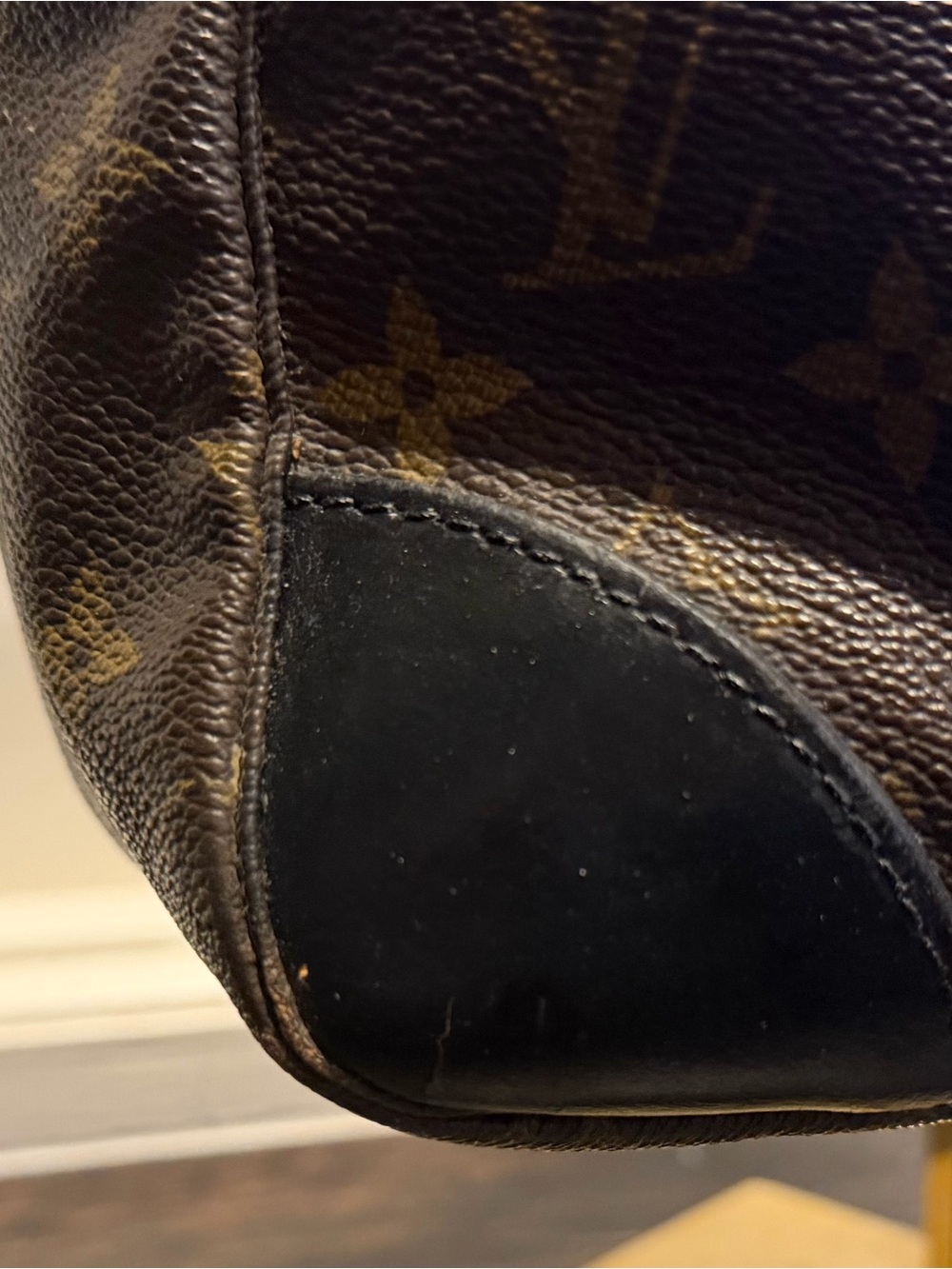 Vintage Louis Vuitton Boulogne 30 Monogram Shoulder Bag - Picture 7 of 11